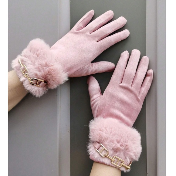 Luxe Vegan Fur Chain Decor Touchscreen Compatible Gloves - Picture 4 of 7